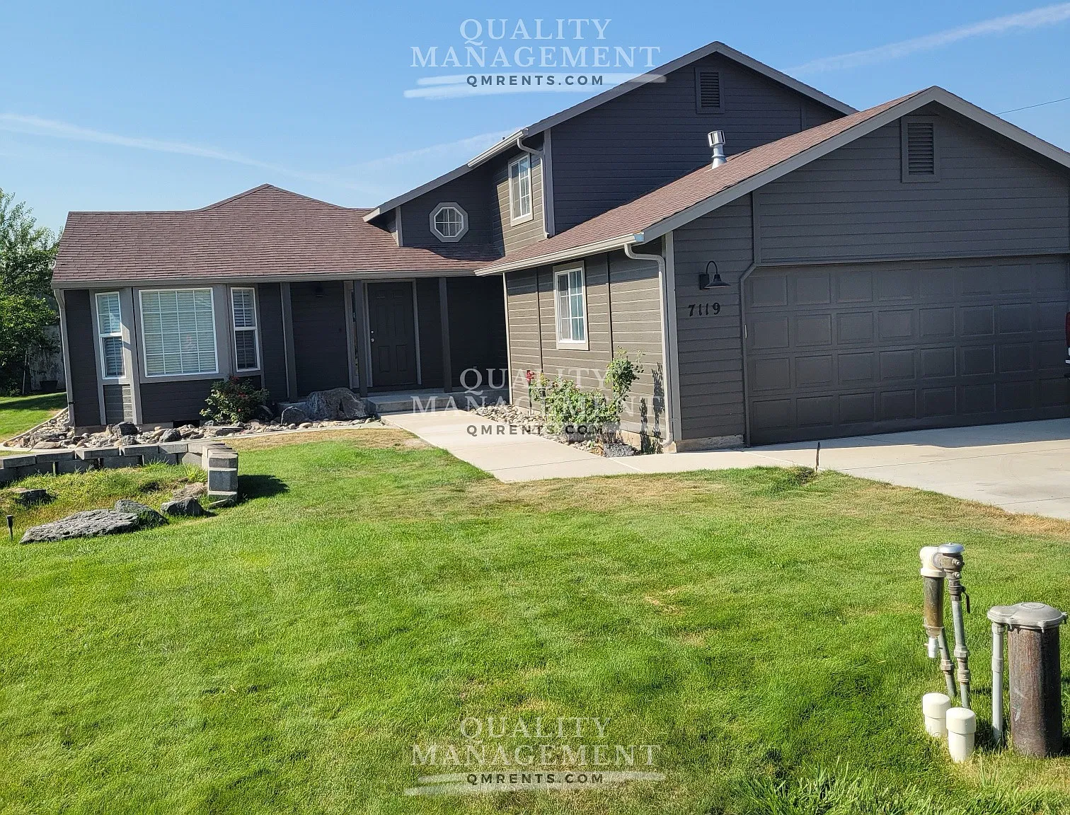 4 bed, 2.5 bath, 2104 sqft, $2,300 — Photo 1