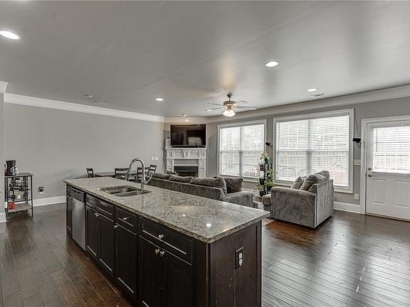 3rd image of 2854 Jordan Oaks Ln #8