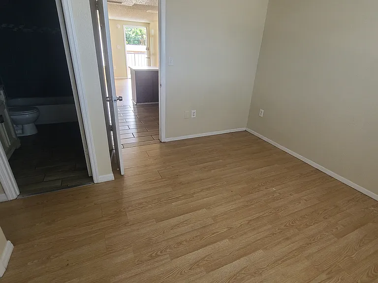 4809 Grand Blvd #8 — Photo 4