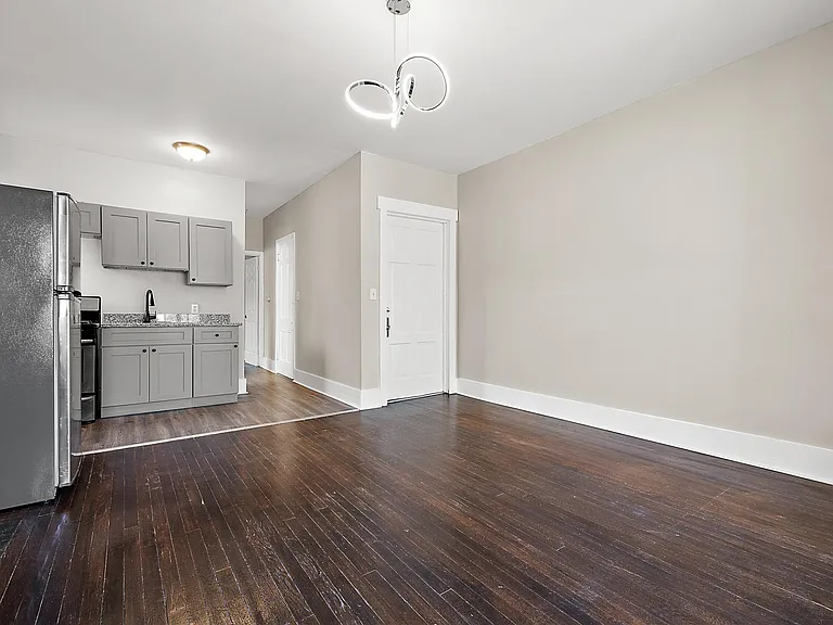 68 E Willis St #7 — Photo 6