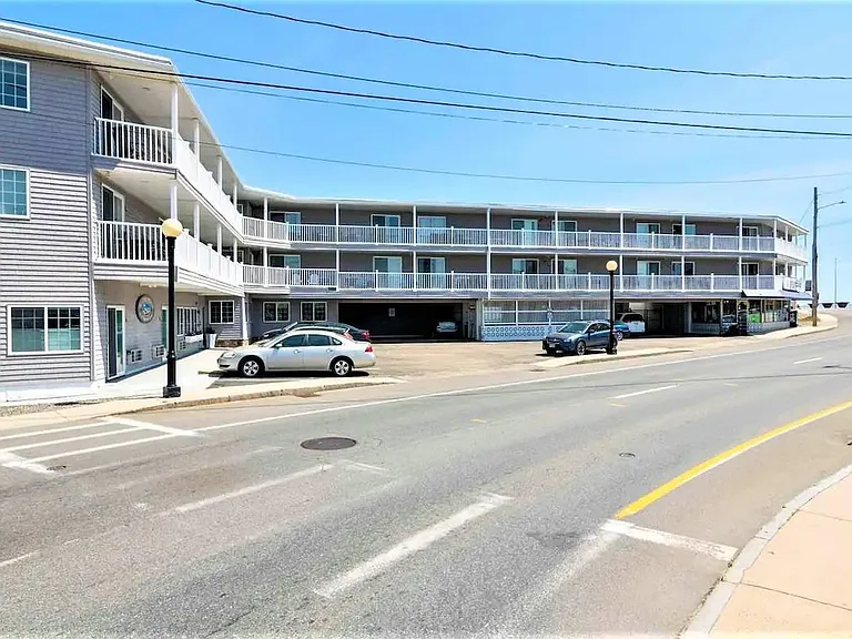 6 Ashworth Ave #1 — Photo 48
