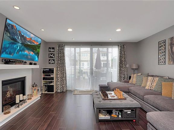 4th image of 2439 E 70th St