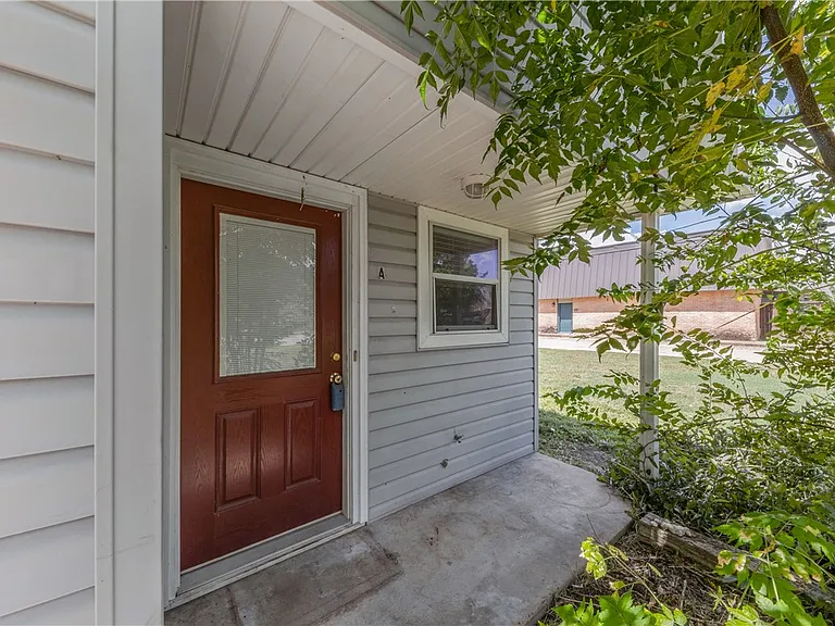 1200 Holik Dr #B — Photo 2
