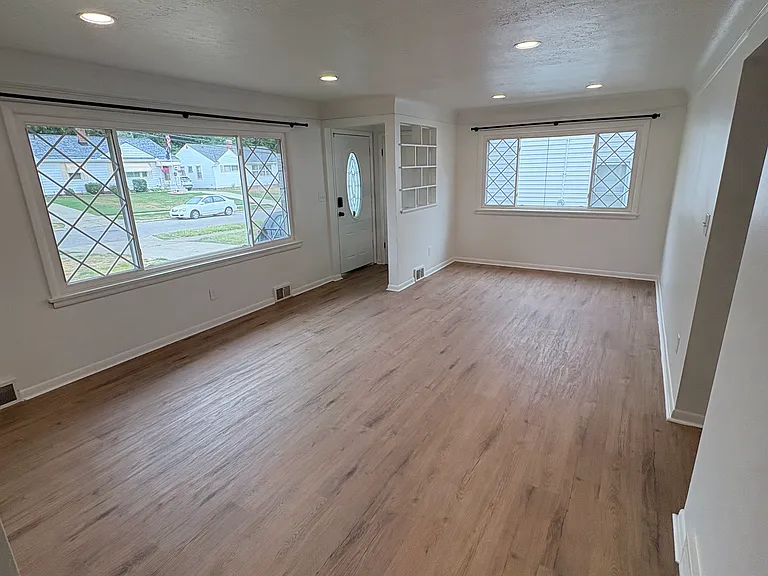 9609 Alexander Rd — Photo 6