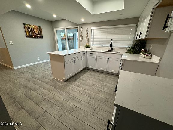 4th image of 862 E GLADE Avenue