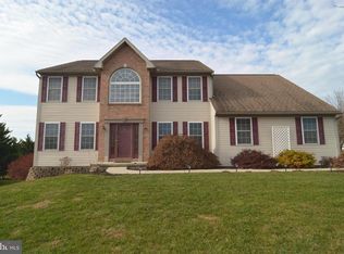 505 Pleasant View Dr, Douglassville, PA 19518