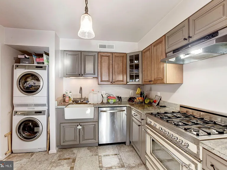 150 Monroe St #102 — Photo 12