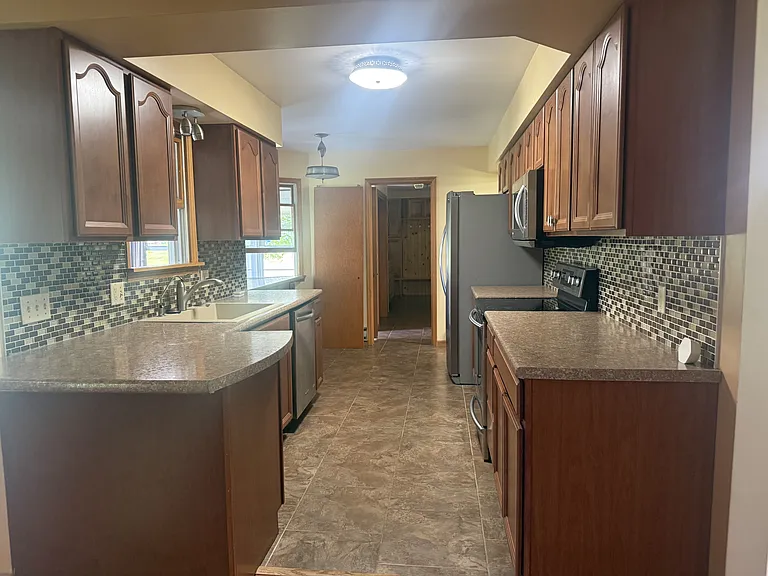 16907 Indianapolis Rd — Photo 3