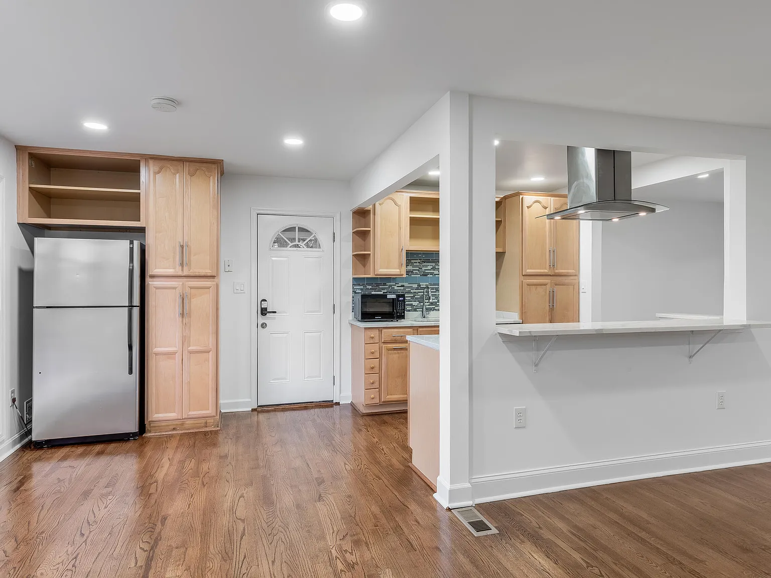 5 bed, 2806 sqft, $4,100 — Photo 3