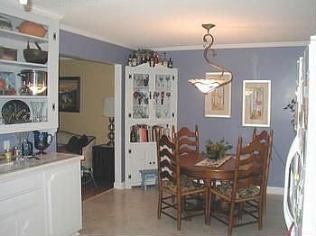 Eat-in kitchen