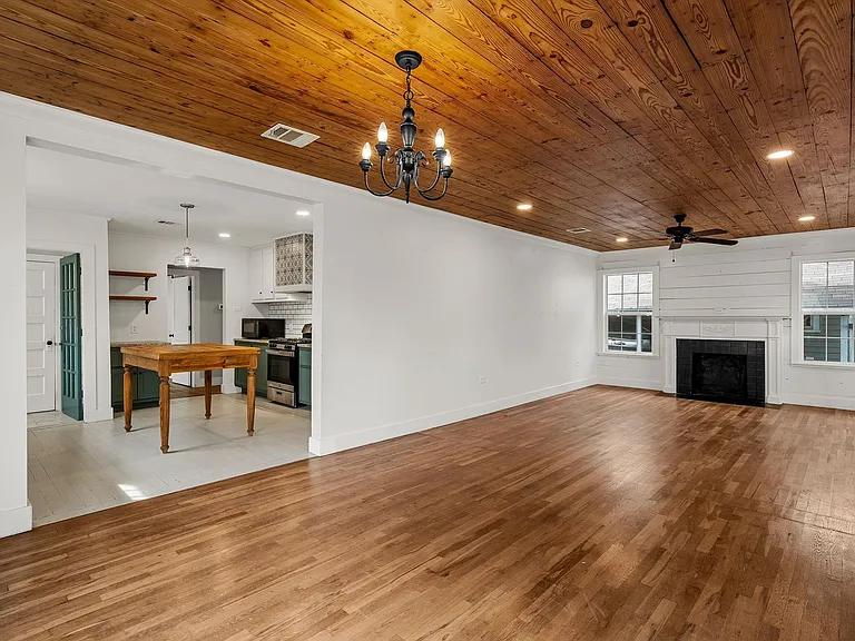 2704 Herring Ave — Photo 6