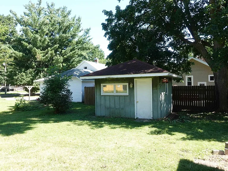 914 E Losey St — Photo 5