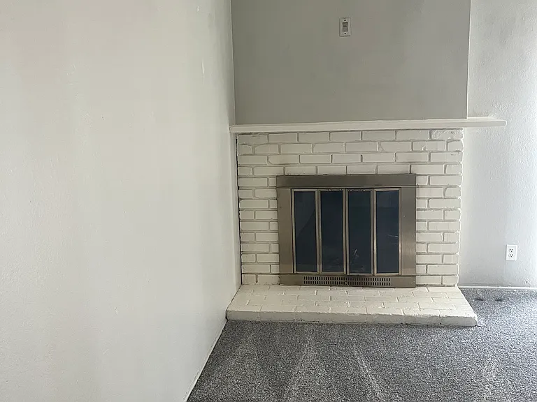 155 E Lincoln Way — Photo 10