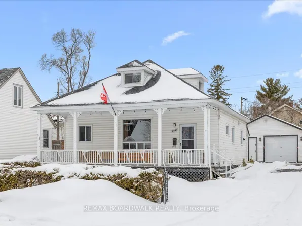 2691 Priscilla St, Ottawa, ON K2B 7E1