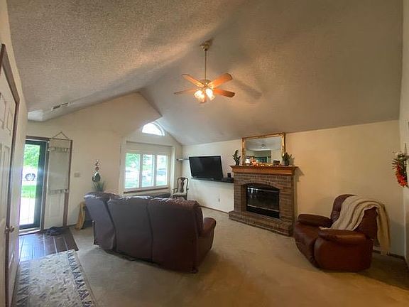 4th image of 715 NW 42nd St