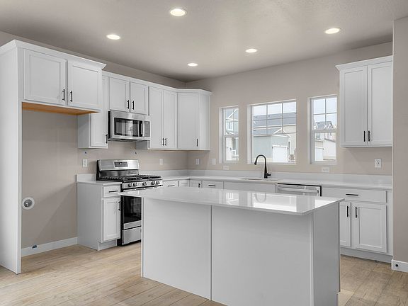5th image of 889 Pinyon Crest Rd #107