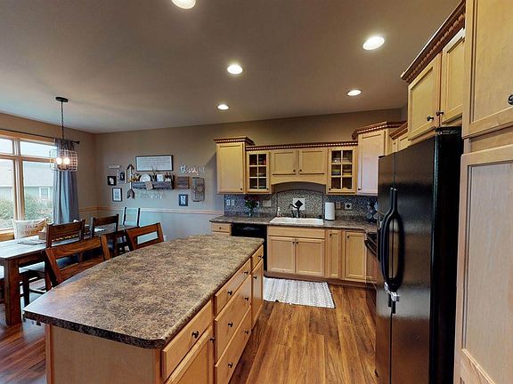 4th image of 411 Crestwood Ln