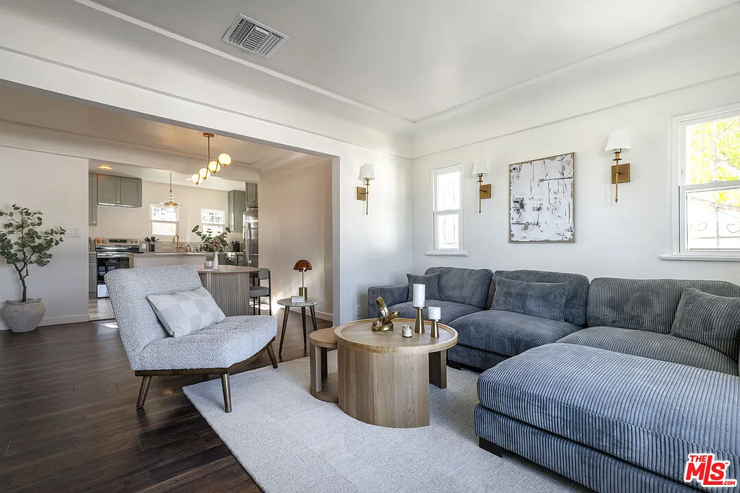 2 bed, 1.0 bath, 988 sqft, $3,500 — Photo 1