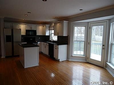5th image of 62 Chaucer Cir