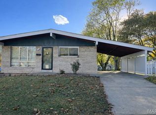 2410 Mockingbird Ln, Florissant, MO 63031