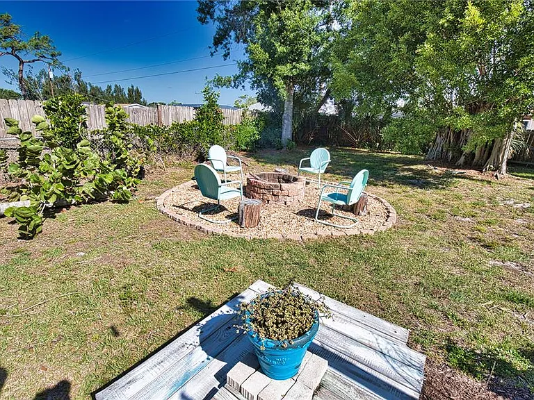 650 Edwards St — Photo 48