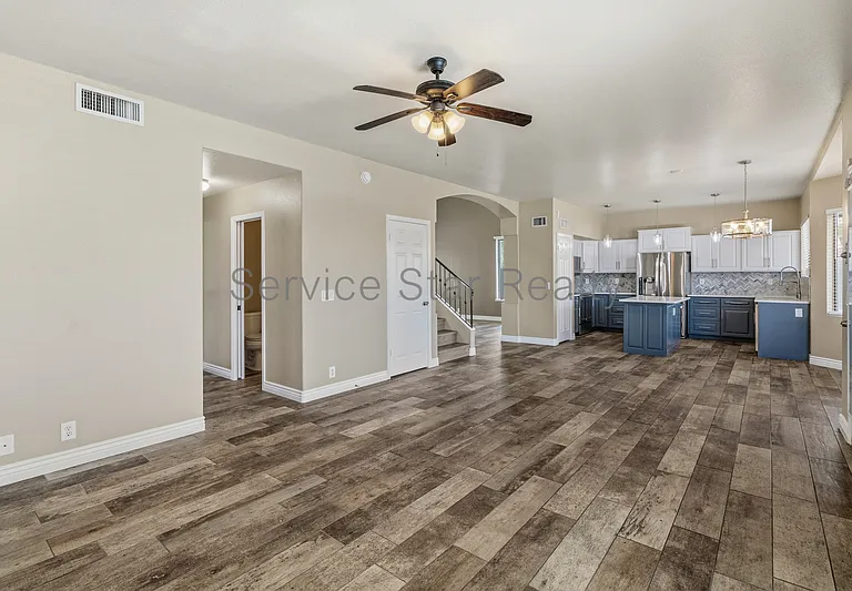 2104 E Behrend Dr — Photo 10