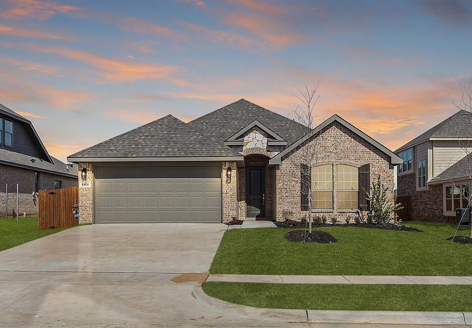 1st image of 1305 Fox Glen Trl