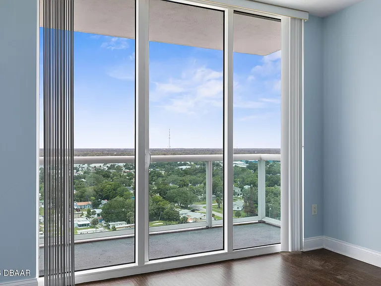 241 Riverside Dr #1710 — Photo 30