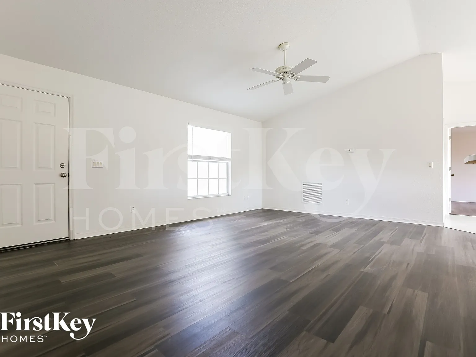 3 bed, 2.0 bath, 1192 sqft, $1,420 — Photo 4