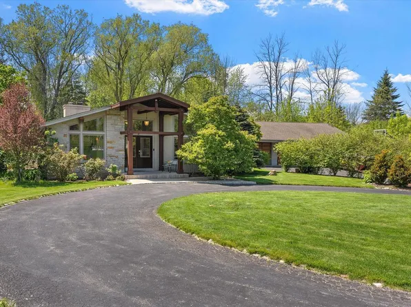 11217 North Lakeview PLACE, Mequon, WI 53092