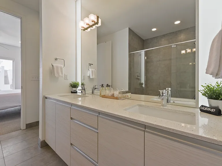 1731 King St #1731 — Photo 17