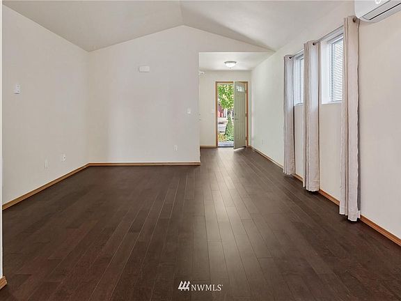 3rd image of 406 NE Inspiration St