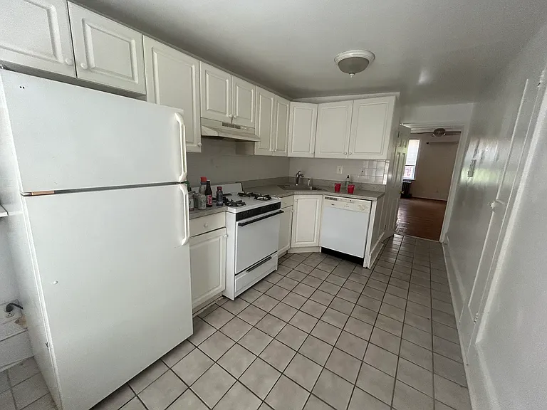 4133 Ridge Ave #4 — Photo 2