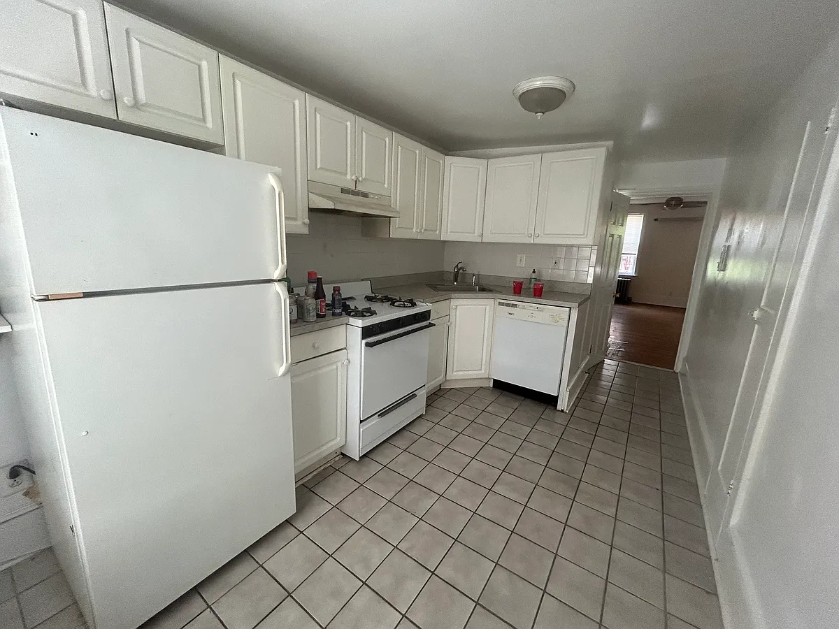 Building Photo - 4133 Ridge Ave #4