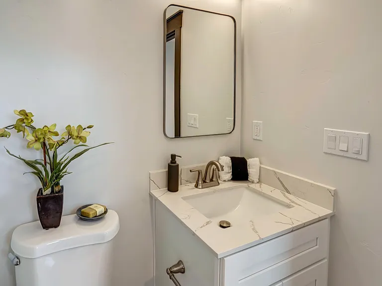 201 Rose Ct #6 — Photo 10