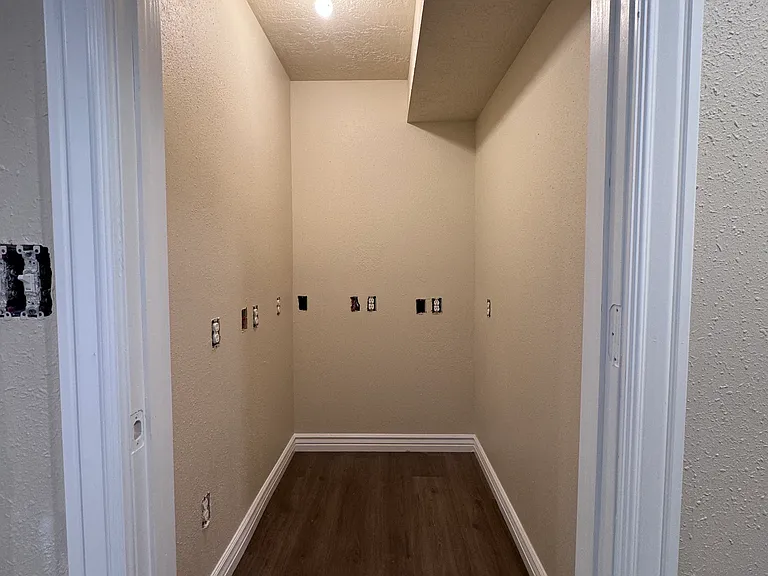 818 N Buffalo Dr — Photo 3