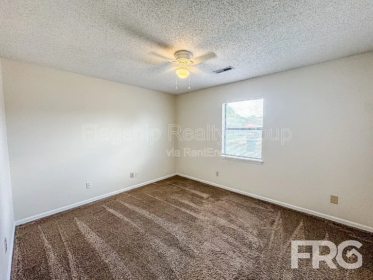 2108 E 3rd St #B — Photo 11