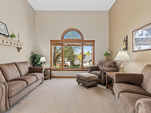 5th image of 890 Winterberry Ct