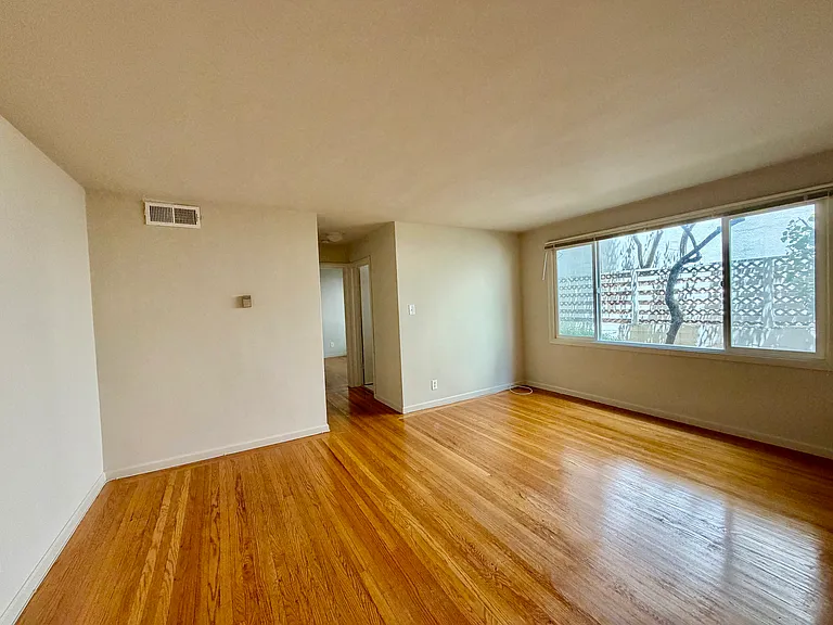 50 Lupine Ave #4 — Photo 1