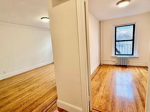 4th image of 211 W 16th St #2B