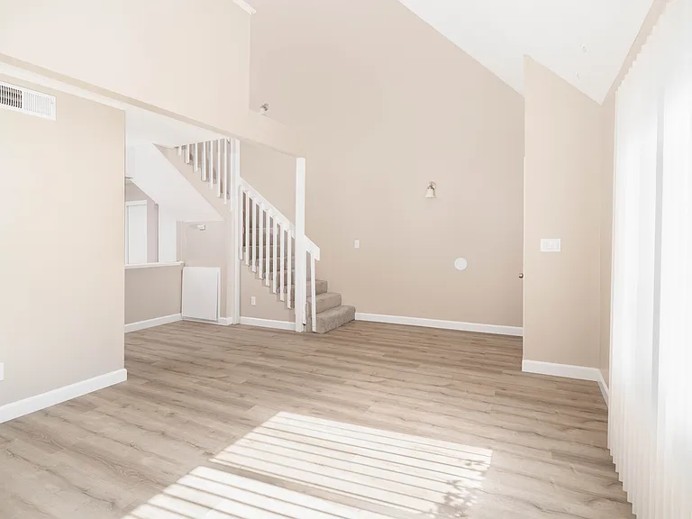 837 Carro Dr — Photo 4