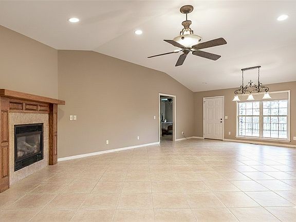 3rd image of 1 Portland Cir