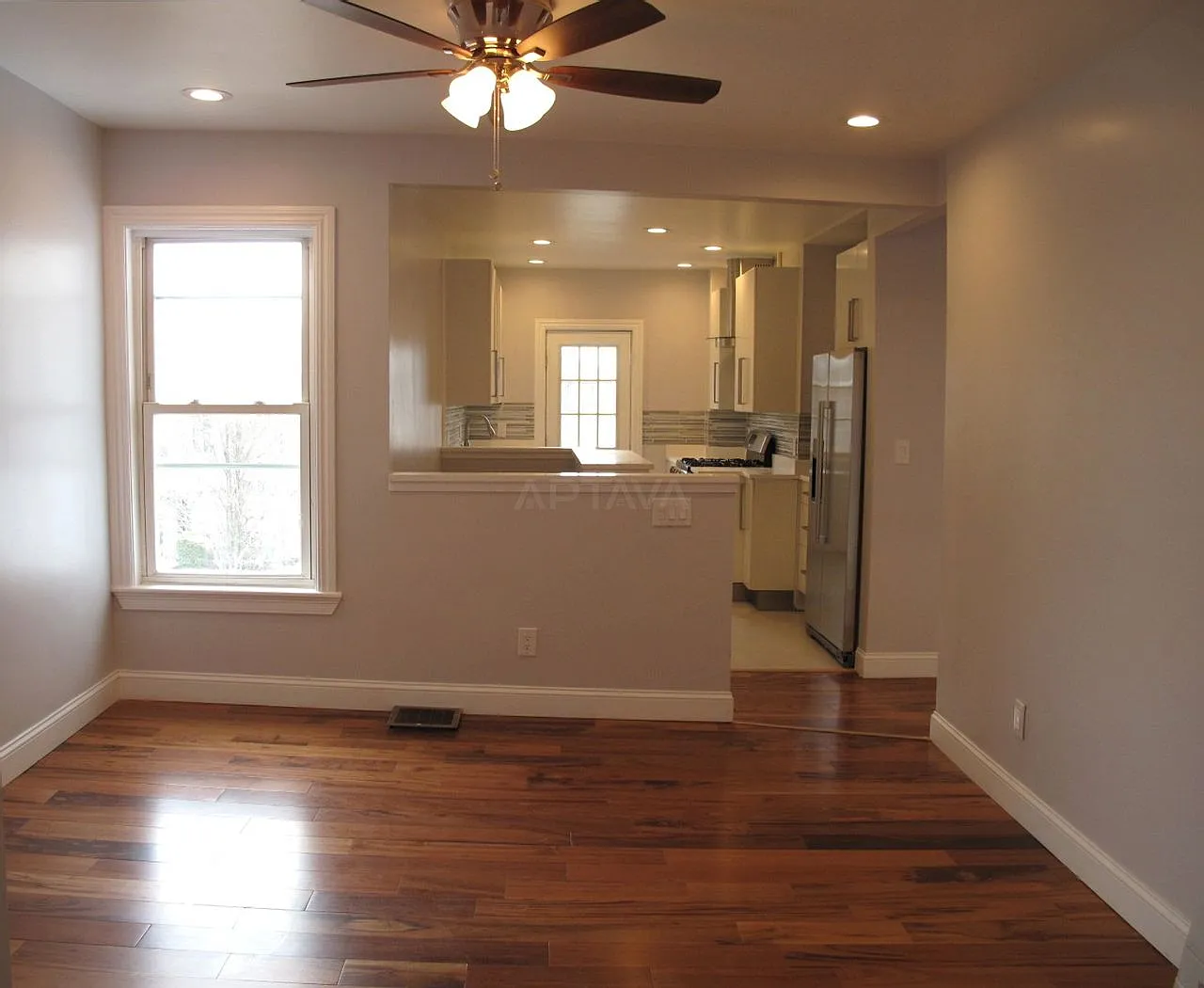 Medford Square / Medford Hillside area, 2 bedroom, 1 bathroom apartment — Photo 3