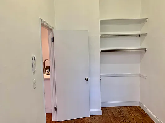 Rented by Salon Realty Corp | media 18