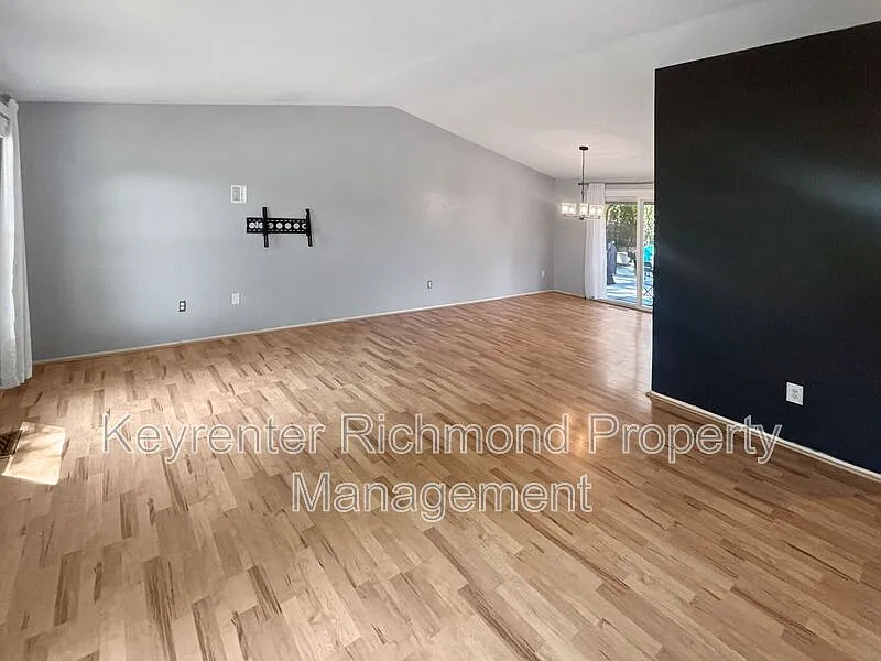 4 bed, 3.0 bath, 1820 sqft, $2,950 — Photo 2