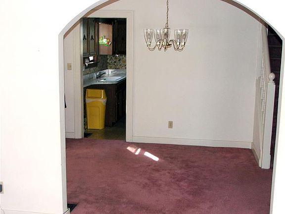3rd image of 738 Uhrig Ave