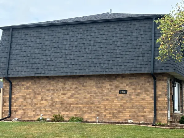 1911 Canterbury Dr APT G, Washington, IL 61571