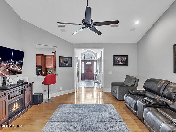 4th image of 1704 SOUTHCREEK Drive
