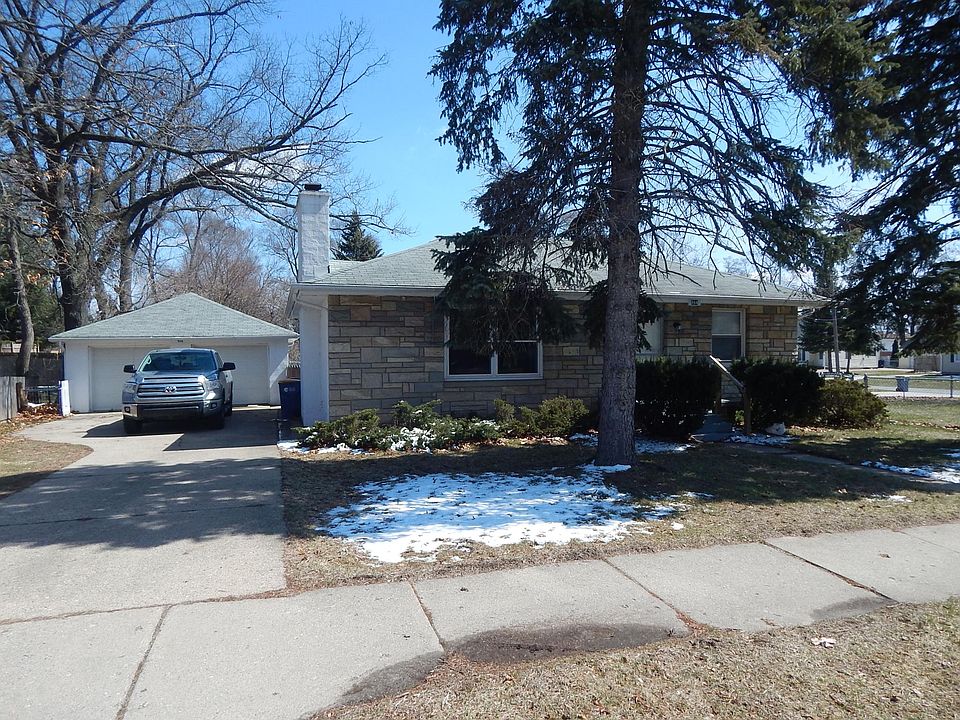 1st image of 864 Ball Ave NE