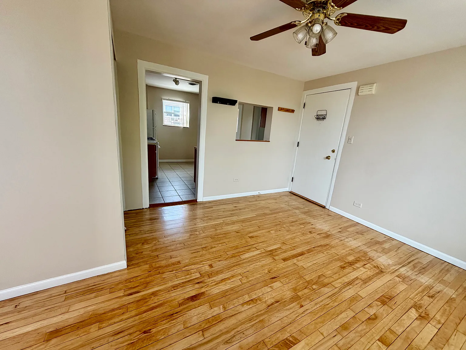 2 bed, 1000 sqft, $2,100 — Photo 4